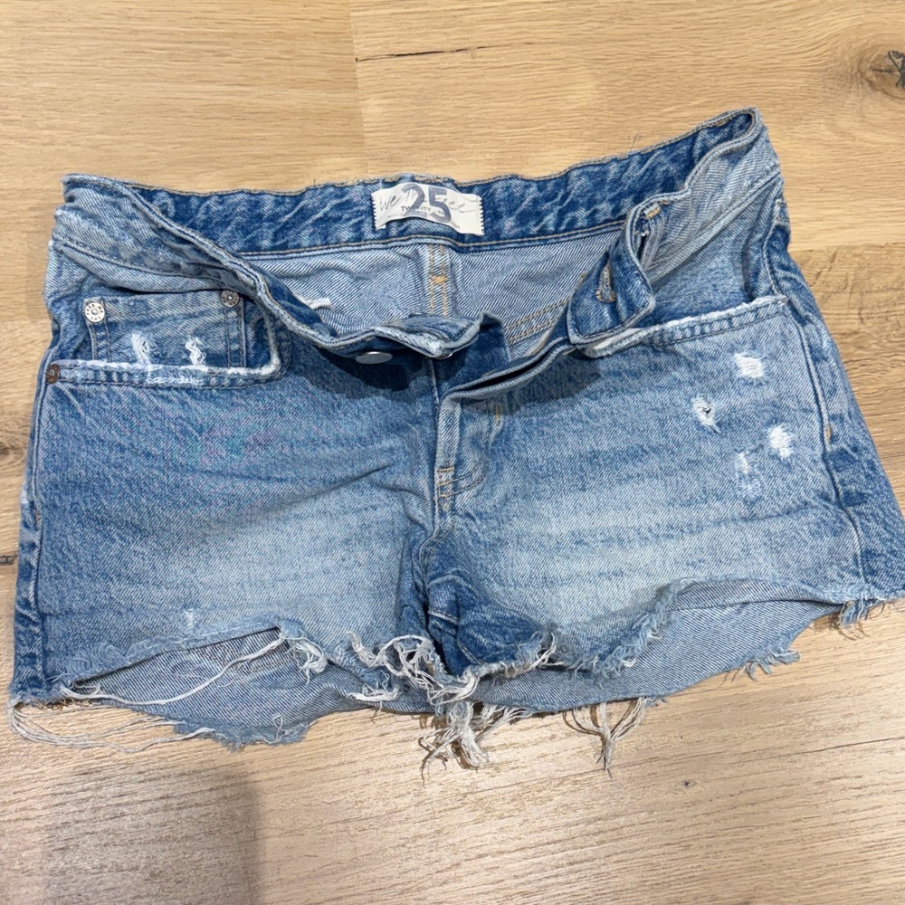 We The Free (Free People) Light Blue Distressed Jean Shorts Size: 25
